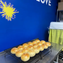 Load image into Gallery viewer, Sourdough Brioche Burger/Sandwich Buns