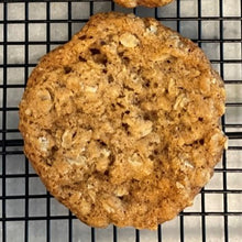Load image into Gallery viewer, Fall in Love (Oatmeal Nutmeg Cookies)